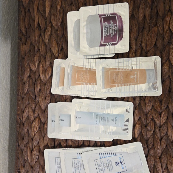 17 Sisley Paris samples - Picture 13 of 16